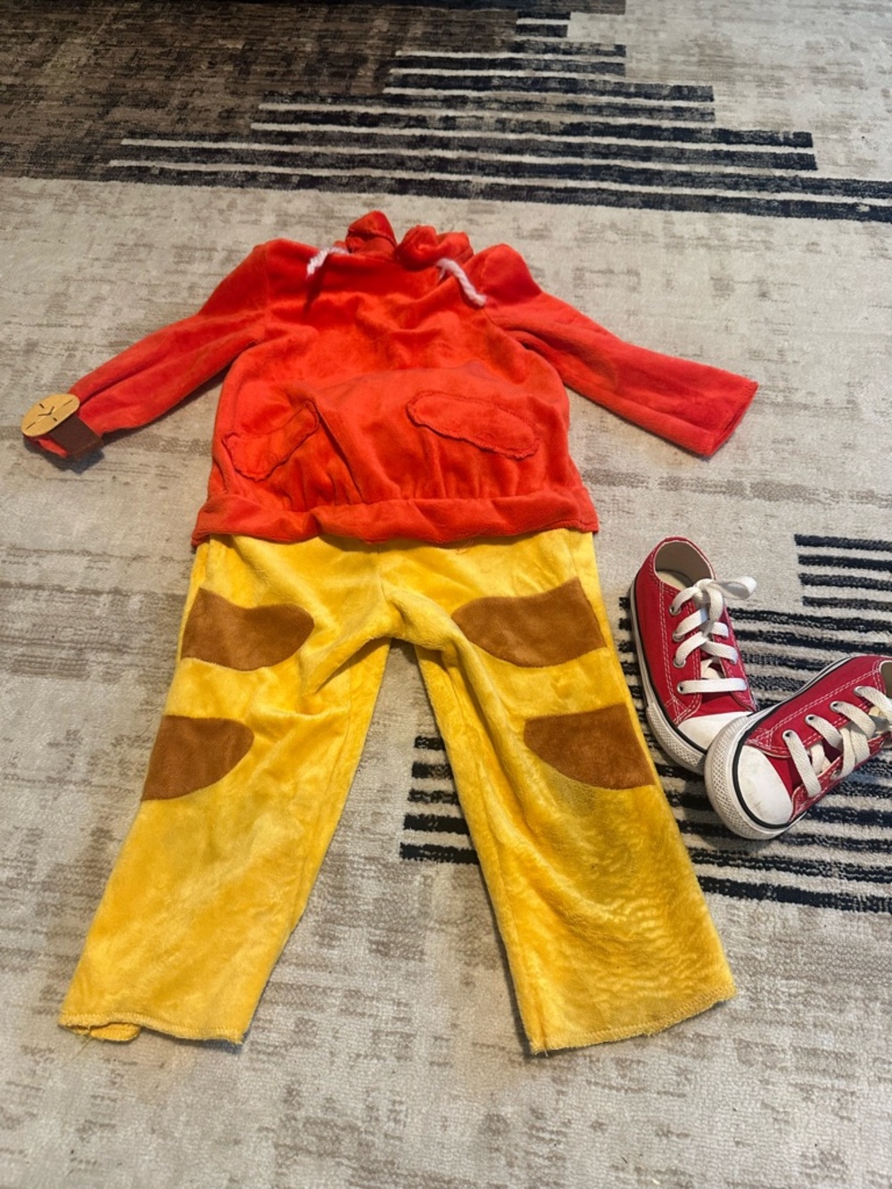Daniel tiger costume- 2T